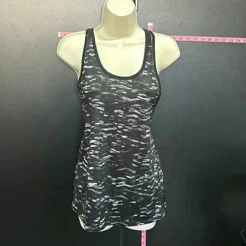 Gap Fit Strappy Crisscross back athletic tank, geometric pattern